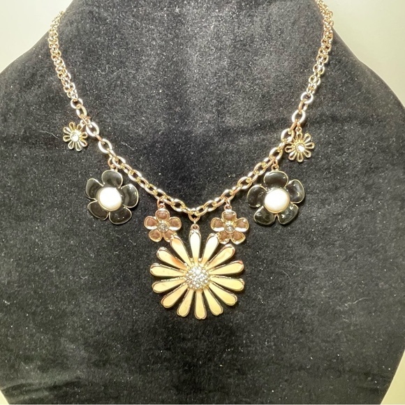 Jewelry - Floral Gold Tone Cream and Black Necklace